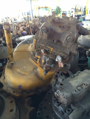 โป๊ะสวิง komatsu pc200-2 เก่า รวมมอเตอร์ ราคา 33,000 บาท โป๊ะสวิง komatsu pc200-2 เก่า รวมมอเตอร์ ราคา 33,000 บาท