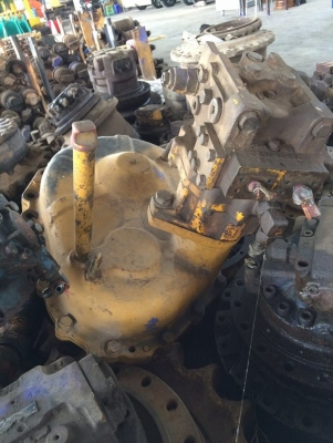 โป๊ะสวิง komatsu pc200-2 เก่า รวมมอเตอร์ ราคา 33,000 บาท โป๊ะสวิง komatsu pc200-2 เก่า รวมมอเตอร์ ราคา 33,000 บาท