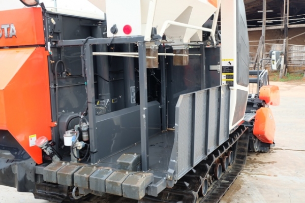 รถเกี่ยว KUBOTA รุ่น DC-70H สวยๆ รถปี เดียว ดาวน 150,000 โทร 089-0111624