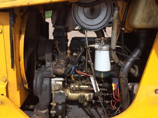 รถตักล้อยางหลังขุด JCB 3CX สภาพพร้อมใช้