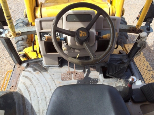 รถตักล้อยางหลังขุด JCB 3CX สภาพพร้อมใช้