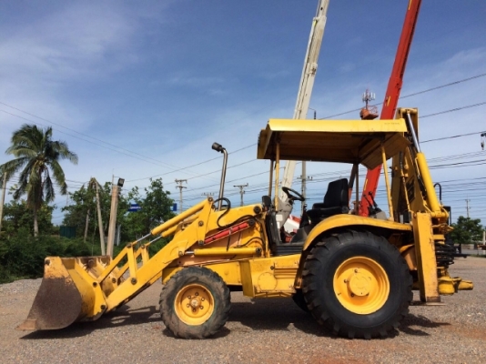 รถตักล้อยางหลังขุด JCB 3CX สภาพพร้อมใช้