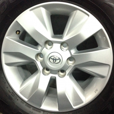 แม็กป้ายแดง โตโยต้า เรโว่ พร้อมยาง 265-65-17 เส้นสีชัดๆ แม็กป้ายแดง โตโยต้า เรโว่ พร้อมยาง 265-65-17 เส้นสีชัดๆ