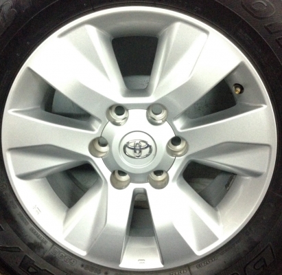 แม็กป้ายแดง โตโยต้า เรโว่ พร้อมยาง 265-65-17 เส้นสีชัดๆ แม็กป้ายแดง โตโยต้า เรโว่ พร้อมยาง 265-65-17 เส้นสีชัดๆ