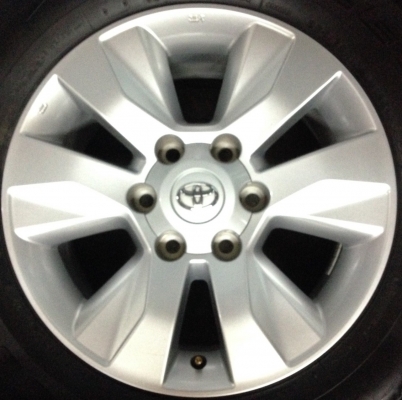 แม็กป้ายแดง โตโยต้า เรโว่ พร้อมยาง 265-65-17 เส้นสีชัดๆ แม็กป้ายแดง โตโยต้า เรโว่ พร้อมยาง 265-65-17 เส้นสีชัดๆ