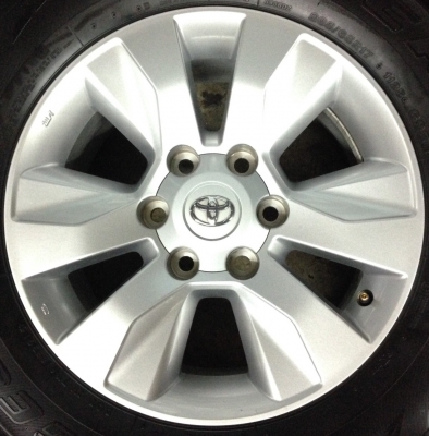 แม็กป้ายแดง โตโยต้า เรโว่ พร้อมยาง 265-65-17 เส้นสีชัดๆ แม็กป้ายแดง โตโยต้า เรโว่ พร้อมยาง 265-65-17 เส้นสีชัดๆ