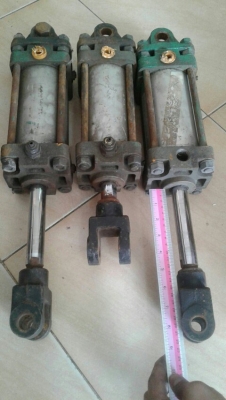 กระบอกไฮโดรลิค ตัวละ 1,400 บาทครับ