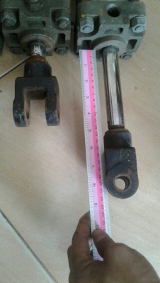 กระบอกไฮโดรลิค ตัวละ 1,400 บาทครับ