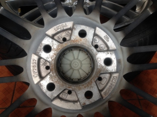 ล้อ BMW 18กว้าง8นิ้วอ๊อฟ38 ล้อเก่าญี่ปุ่นเเท้ติดยางปี12มาสภาพยังใช้ได้ตามรูป ล้อ BMW 18กว้าง8นิ้วอ๊อฟ38 ล้อเก่าญี่ปุ่นเเท้ติดยางปี12มาสภาพยังใช้ได้ตามรูป