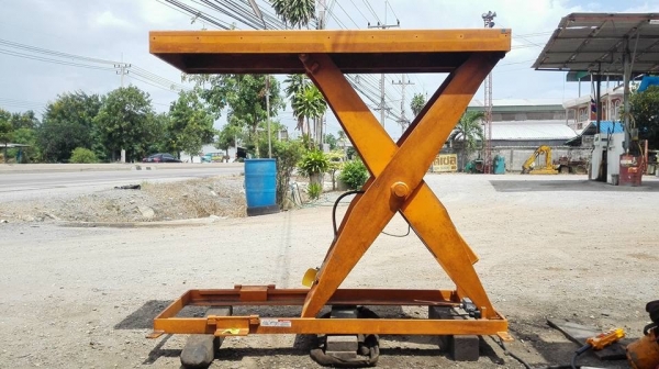 ** SOLD ** X-Lift ยกสินค้ามือหนึ่ง Made in USA ยก 1200 kg.สูง 140 cm. ของใหม่ 100\% ไม่เคยใช้งาน!!