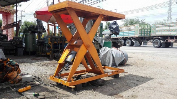 ** SOLD ** X-Lift ยกสินค้ามือหนึ่ง Made in USA ยก 1200 kg.สูง 140 cm. ของใหม่ 100\% ไม่เคยใช้งาน!!