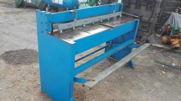 ** SOLD **กรรไกรเท้าเหยียบ ขนาด 4 ฟ. 120 cm. มีดลับมาใหม่ๆตัดสังกะสีรางน้ำเหล็กบางเหมาะ!!