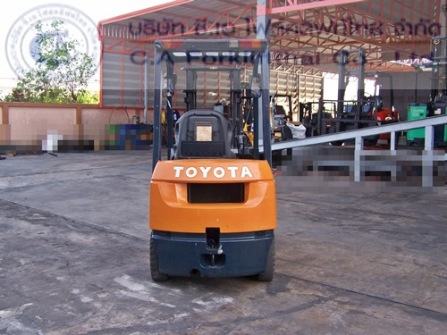 ขาย รถโฟล์คลิฟท์ TOYOTA รุ่น 7FD15