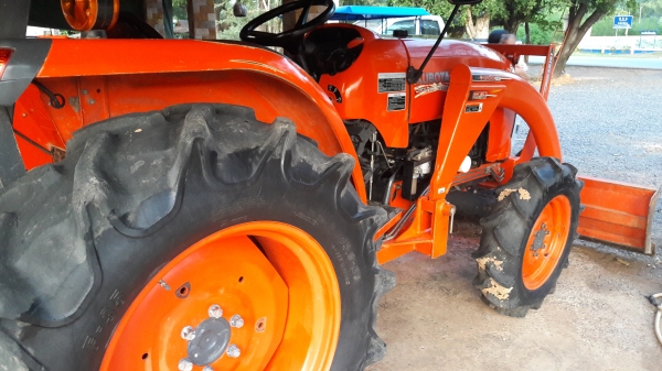 ขายรถไถคูโบต้าL4708spปี57ใบมีดผาล4และพร้อมใช้ครับ