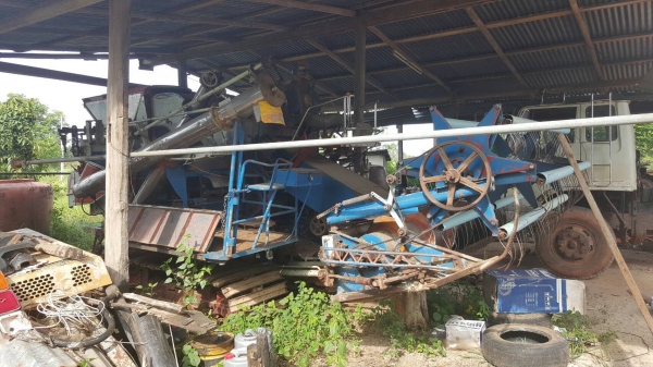 ขาย รถเกี่ยวข้าว อุ้ม 1.5 ตัน สภาพพร้อมใช้งาน เครื่อง 6HE1 195 แรงม้า ช่วงล่างดี ขาย รถเกี่ยวข้าว อุ้ม 1.5 ตัน สภาพพร้อมใช้งาน เครื่อง 6HE1 195 แรงม้า ช่วงล่างดี