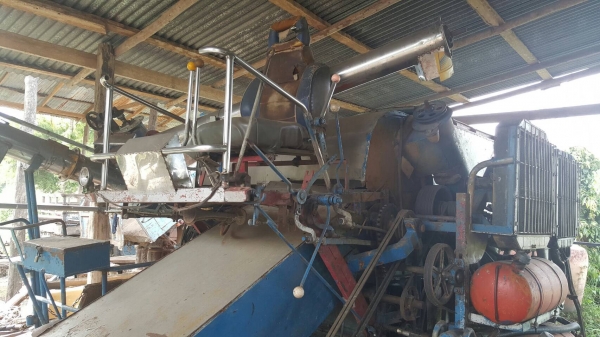 ขาย รถเกี่ยวข้าว อุ้ม 1.5 ตัน สภาพพร้อมใช้งาน เครื่อง 6HE1 195 แรงม้า ช่วงล่างดี ขาย รถเกี่ยวข้าว อุ้ม 1.5 ตัน สภาพพร้อมใช้งาน เครื่อง 6HE1 195 แรงม้า ช่วงล่างดี