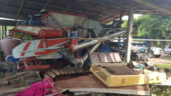 ขาย รถเกี่ยวข้าว อุ้ม 1.5 ตัน สภาพพร้อมใช้งาน เครื่อง 6HE1 195 แรงม้า ช่วงล่างดี ขาย รถเกี่ยวข้าว อุ้ม 1.5 ตัน สภาพพร้อมใช้งาน เครื่อง 6HE1 195 แรงม้า ช่วงล่างดี