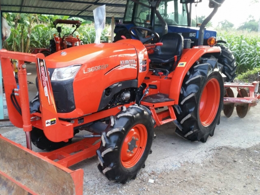 ขายรถไถคูโบต้า  KUBOTA   L 3608SP พร้อมชุดใบมีดดันหน้าคานล่าง  ผาน 6X22