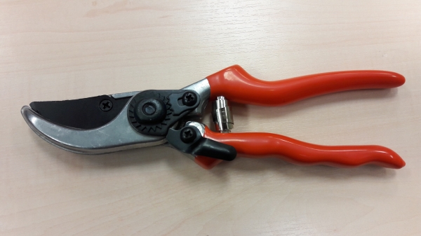 ขายกรรไกรตัดกิ่งไม้ตราตา Germany.ใบมีดคมกริบ