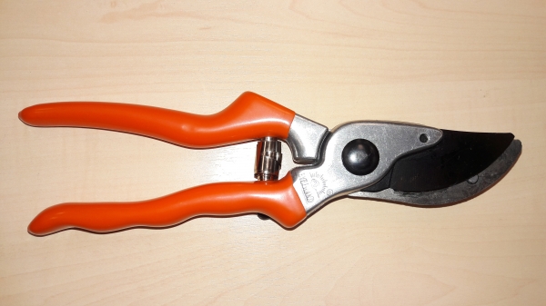 ขายกรรไกรตัดกิ่งไม้ตราตา Germany.ใบมีดคมกริบ