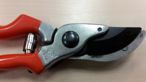 ขายกรรไกรตัดกิ่งไม้ตราตา Germany.ใบมีดคมกริบ