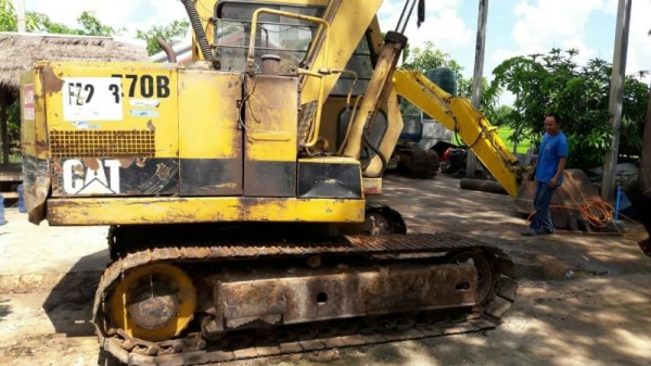 ขาย 185,000 CAT E 70  เครื่องดี ปั้มดี ตัวเดินเงียบ เอวหลวม เอกสารอินวอยท์ รถอยู่ จ.กาฬสินธุ์  090-772-3710 090-772-3708