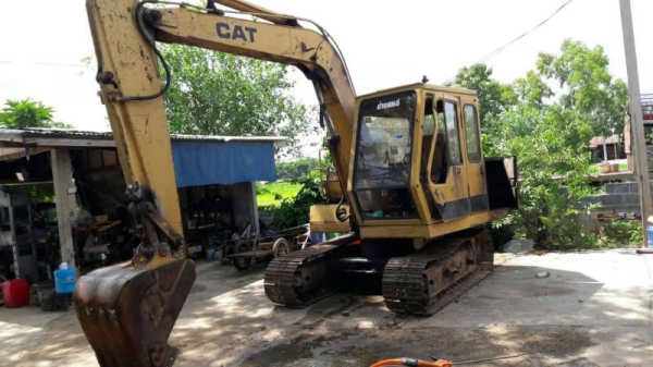 ขาย 185,000 CAT E 70  เครื่องดี ปั้มดี ตัวเดินเงียบ เอวหลวม เอกสารอินวอยท์ รถอยู่ จ.กาฬสินธุ์  090-772-3710 090-772-3708