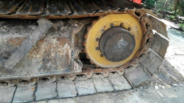 ขาย 185,000 CAT E 70  เครื่องดี ปั้มดี ตัวเดินเงียบ เอวหลวม เอกสารอินวอยท์ รถอยู่ จ.กาฬสินธุ์  090-772-3710 090-772-3708