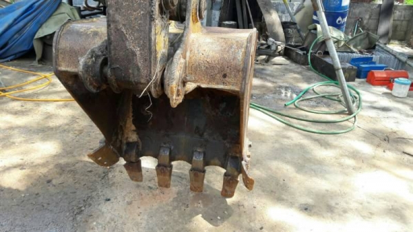 ขาย 185,000 CAT E 70  เครื่องดี ปั้มดี ตัวเดินเงียบ เอวหลวม เอกสารอินวอยท์ รถอยู่ จ.กาฬสินธุ์  090-772-3710 090-772-3708