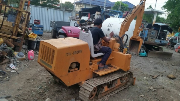 จัดมาไว้ที่ tractor-backhoe สาขา 2 ครับ รถขุด แบคโฮเล็ก สตาร์ท แบบควงได้ ไม่ต้องใช้แบต จัดมาไว้ที่ tractor-backhoe สาขา 2 ครับ รถขุด แบคโฮเล็ก สตาร์ท แบบควงได้ ไม่ต้องใช้แบต