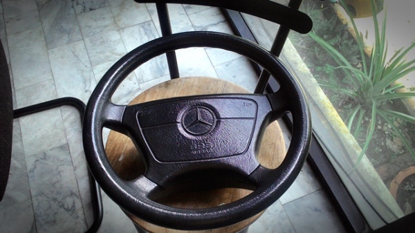 พวงมาลัย Benz w202 สภาพแน่น ๆเนียน ๆ 1,400 บาท (พวงมาลัยขายแล้ว) กับ ผ้าดิสเบรค Ke30 400 บาท