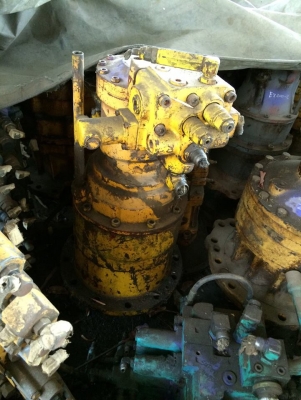 โป๊ะสวิง KOBELCO SK200-2 เก่า ราคา 80,000 บาท