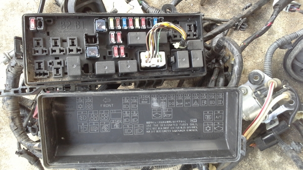 ชุดสายไฟในหัองเครื่องพร้อมกล่องฟิวครบไททั้นดีเชลคับ