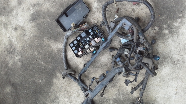 ชุดสายไฟในหัองเครื่องพร้อมกล่องฟิวครบชุดฮอนด้าCRVเครื่องK20A