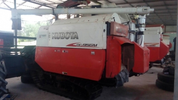 รถเกี่ยวคูโบต้า 95gmปี54 อุ้มปรับระดับไมค์น้อย  ซื้อไปใช้งานได้เลย