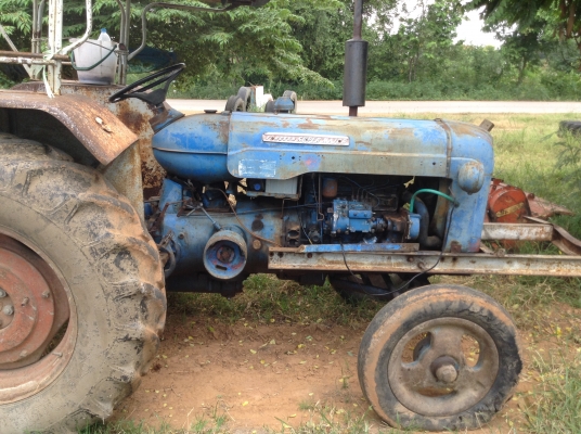 ขายรถไถฟอร์ดพร้อมใช้