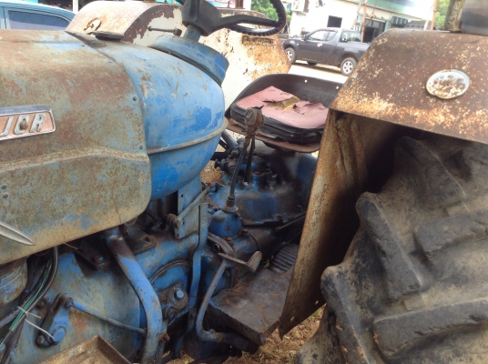 ขายรถไถฟอร์ดพร้อมใช้