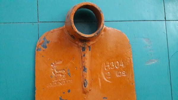 ขายจอบหูกลมตรากวางทอง GOLDENDEER H304  ขนาด2lbs.