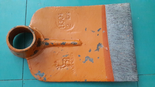 ขายจอบหูกลมตรากวางทอง GOLDENDEER H304  ขนาด2lbs.