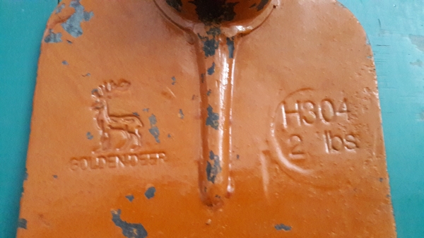 ขายจอบหูกลมตรากวางทอง GOLDENDEER H304  ขนาด2lbs.