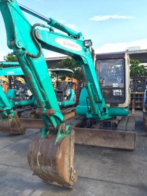 รถขุดยอดนิยม KOMATSU 40-7 ขนาดPC-40 รถเก่านอกแท้มีเอกสารใบอินวอย☎️สนใจติดต่อ 085-5632278 (ราคาต่อรองได้)