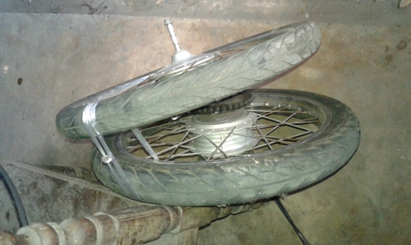 ล้อ suzuki smash 2 ล้อ