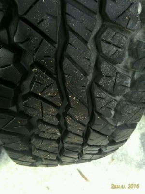 ล้อพร้อมยางสวยๆๆ toyota d4d 30-10.5-15 ยางดันลอปปี13ดอกลึกเป็นเซ็น ดอกเท่ากัน ใช้ได้อีกยาว