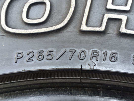 ยาง All Yokohama 265 70 16 กลางปี13 ดอกเต็ม เนื้อนิ่มๆ ราคาไม่แพง ยาง All Yokohama 265 70 16 กลางปี13 ดอกเต็ม เนื้อนิ่มๆ ราคาไม่แพง
