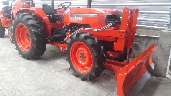 ขายด่วน KUBOTA  M 5000 SU   ใช้ดีทุกระบบ พร้อม อุปกรณ์ดันหน้า ผาน 6 ใหม่ๆ สวยๆ  สนใจต่อรอง 086-3667776.
