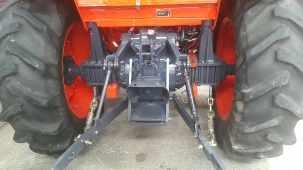 ขายด่วน KUBOTA  M 5000 SU   ใช้ดีทุกระบบ พร้อม อุปกรณ์ดันหน้า ผาน 6 ใหม่ๆ สวยๆ  สนใจต่อรอง 086-3667776.