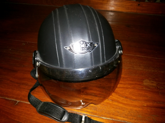 ขายหมวกกันน็อค 1 ใบตามสภาพ ขายหมวกกันน็อค 1 ใบตามสภาพ