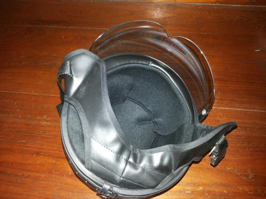 ขายหมวกกันน็อค 1 ใบตามสภาพ ขายหมวกกันน็อค 1 ใบตามสภาพ