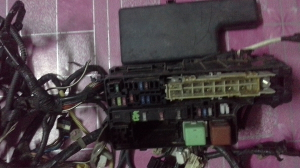 ชุดสายไฟในหัองเครื่องพร้อมกล่องฟิวครบชุดโตโยต้าวีโก้แชมป์เครื่อง2500คอมครับ