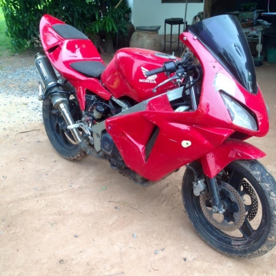 ขาย Honda VFR 400cc 4จังหวะ สภาพสมบูรณ์ (อินวอยช์ และเสียภาษีสรรพสามิตเรียบร้อย) ขาย 40,000.-บาท สนใจติดต่อมาเลยคับ